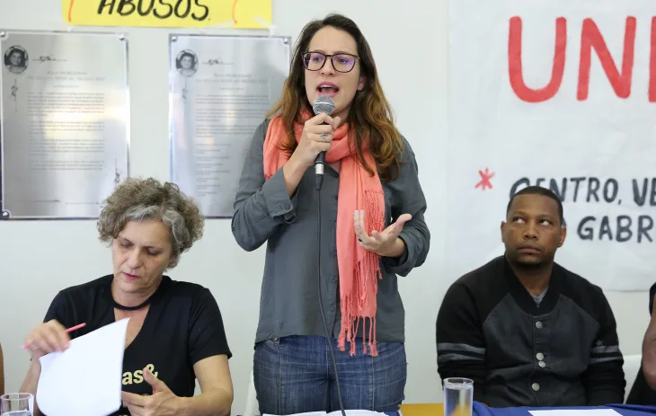 "Não havia compromisso de fazer um mandato coletivo na campanha, mas esse desejo surgiu após a eleição, com base no espírito coletivo que já tínhamos no movimento", explica Bella Gonçalves, covereadora em Belo Horizonte. Foto: Abraão Bruck/CMBH