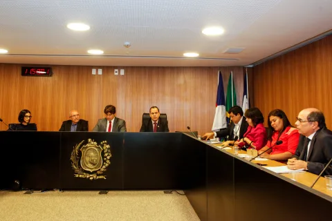 PROBLEMAS - O rompimento de barragens de minérios e a absorção de rejeitos oriundos dos centros urbanos são duas das causas da contaminação do manancial. Foto: Evane Manço