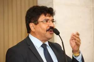TRIBUNA - À tarde, Antonio Fernando retomou tema em Plenário: “População da região deve decidir, mas, para isso, é preciso que o assunto seja esclarecido”. Foto: Roberto Soares