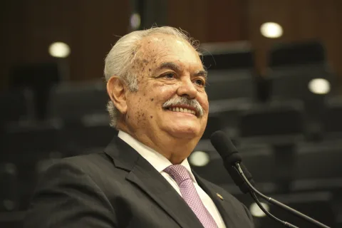 BALANÇO - Deputado afirmou que projetos apresentados nos dois mandatos priorizaram a aplicação de princípios de justiça e de equidade social. Foto: Breno Laprovitera