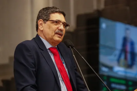 PREJUÍZO - “Multidão de trabalhadores de aplicativos de entrega que utilizam motocicletas, por exemplo, está desamparada.” Foto: Roberto Soares
