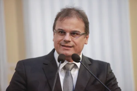 Dep. Eduíno Brito.