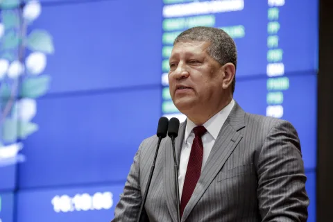 OPINIÃO - “Mais um ataque às conquistas do povo brasileiro”, assevera parlamentar. Foto: Roberto Soares