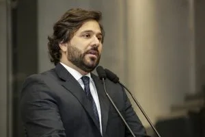 PROPOSTA - “É preciso levar o Poder Legislativo para dentro da comunidade”, defendeu. Foto: Roberto Soares