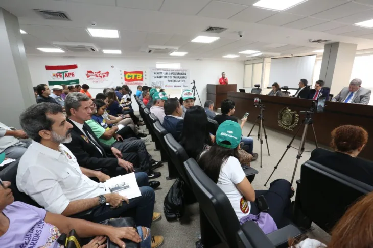 PARTICIPAÇÃO - Nas audiências públicas, população é convocada a acompanhar, questionar e apresentar considerações sobre um tema específico. Foto: Roberto Soares