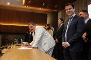 INICIATIVA - Legislativo irá disponibilizar vagas de estágio e cursos de qualificação para jovens aptos a adoção. Foto: Evane Manço