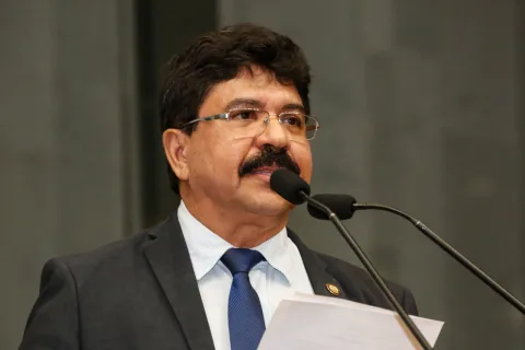 ANGRA - "Representantes dos índios Guarani e da Igreja Católica em Angra são só elogios à usina", declarou Fernando. Foto: Roberto Soares
