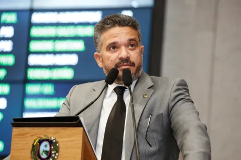 CRÍTICA - “O povo ouve falar de uma educação exemplar, maravilhosa, mas não é isso que alunos e pais nos trazem.” Foto: Roberto Soares