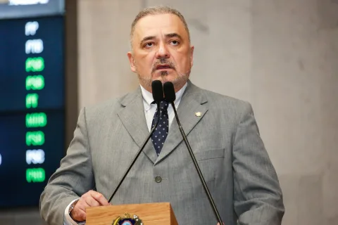 DIFICULDADE - Segundo deputado, espera para atendimento por profissionais dessa área chega a um ano, em unidade do bairro da Encruzilhada. Foto: Roberto Soares