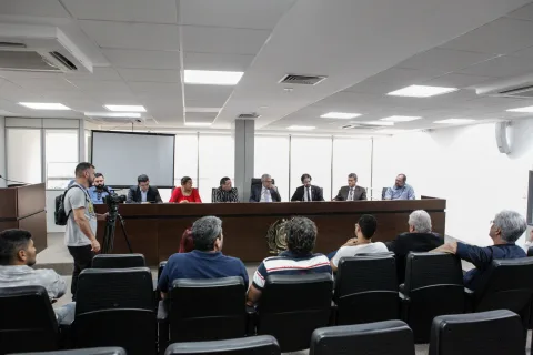 AUDIÊNCIA PÚBLICA - Incentivo à reprodução legal de aves pode ajudar a combater crime de captura e tráfico, creem participantes. Foto: Evane Manço