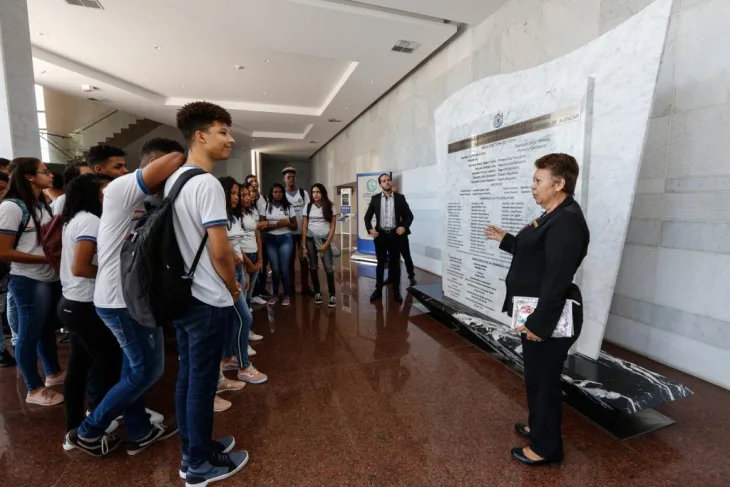CONTATO - Na Aula de Cidadania, estudantes visitam sede do Legislativo. Foto: Roberta Guimarães