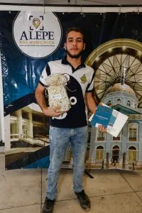 COMPETIÇÃO - Pedro Vinícius da Silva, da Escola Natalícia Figueiroa, foi o campeão do Master Legis, jogo de perguntas e respostas sobre o Parlamento. Foto: Roberto Guimarães