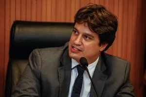 DESAFIO - “Normas permitem ter a certeza de que aquilo que foi pactuado em forma de lei será executado pelo chefe do Poder Executivo”, observou Lucas Ramos. Foto: Roberta Guimarães