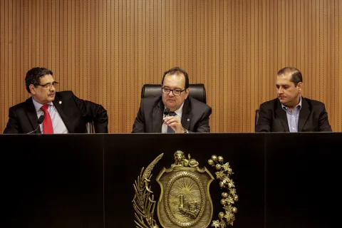 PASSAGEM - Direito será assegurado a veículos e condutores regularizados quando o aluno tiver residência na cidade em que o serviço foi credenciado. Foto: Nando Chiappetta