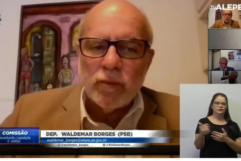 Foto do deputado Waldemar Borges falando em reunião virtual da Comissão de Justiça