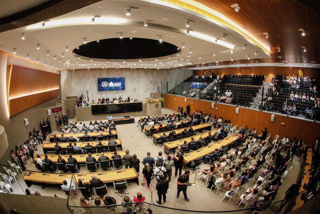 HOMENAGEM - Poder Legislativo realizou Reunião Solene para a entrega da comenda comemorativa a 124 personalidades e entidades. Foto: Breno Laprovitera