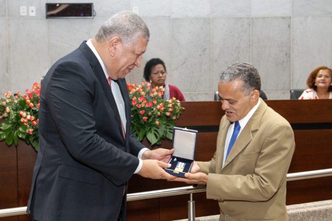 Sindsprev-PE é condecorado com Medalha Joaquim Nabuco