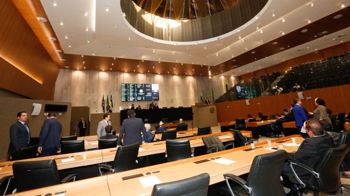 Participação da sociedade em orçamento federal é destacada no Plenário