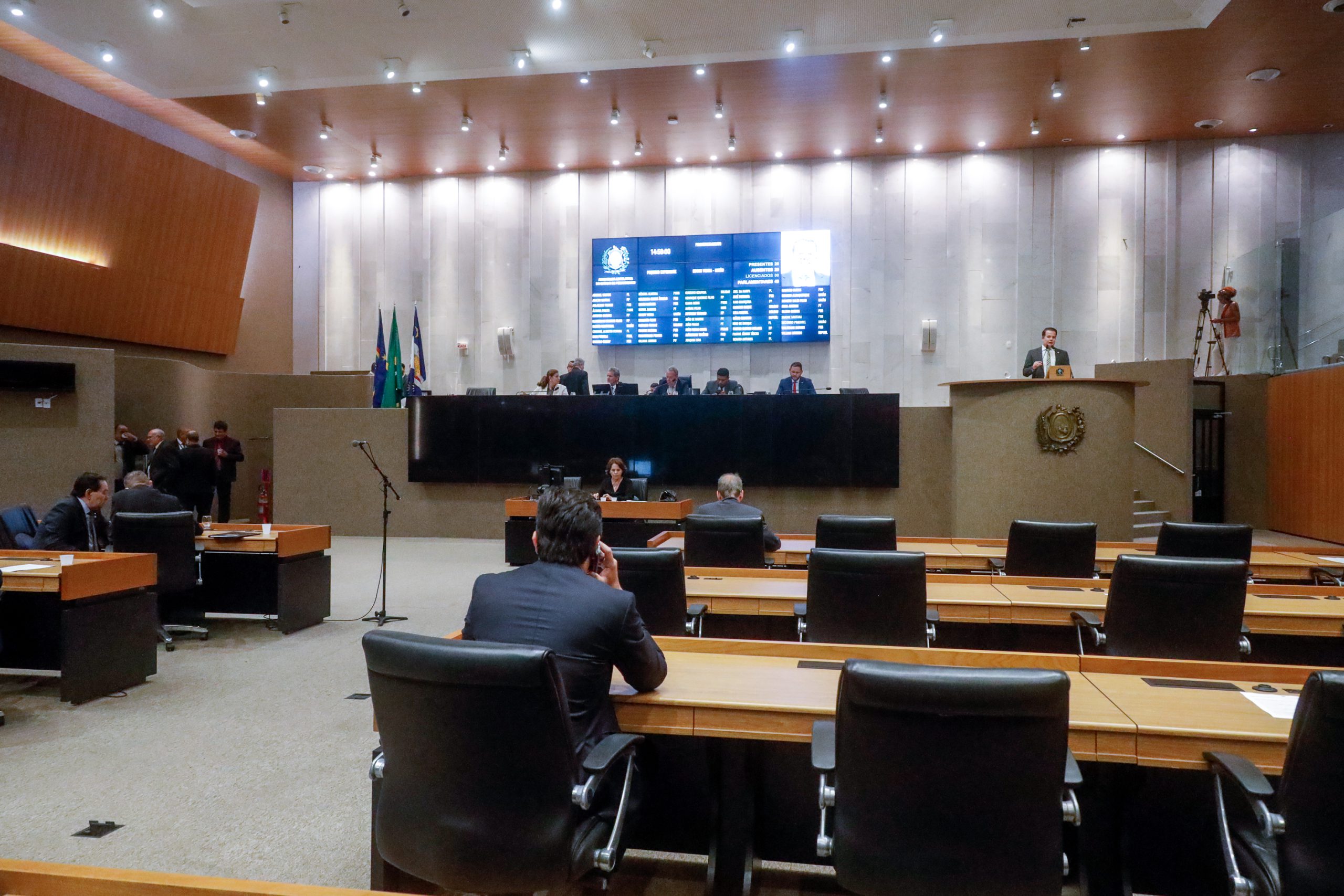 Deputados registram cobranças ao Governo