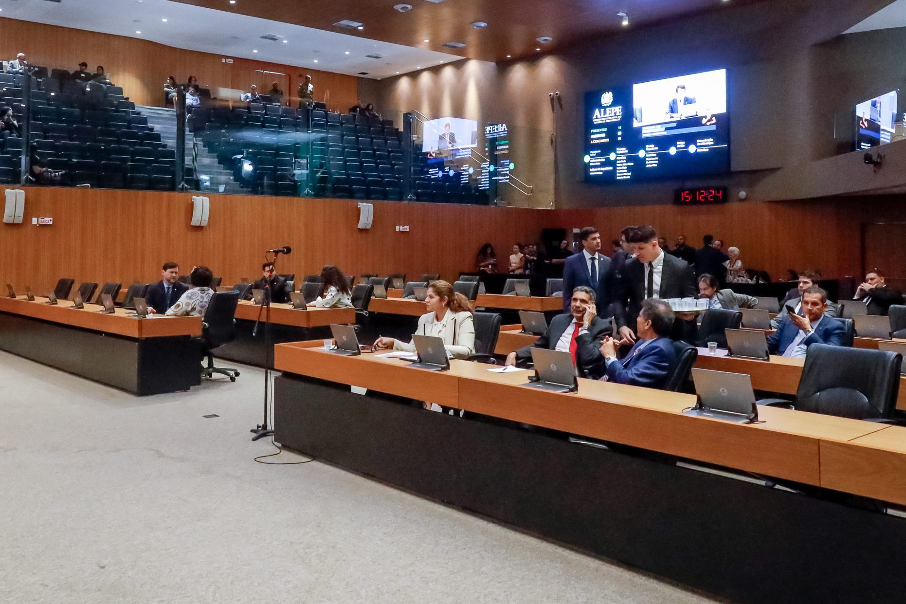 Plenário debate denúncia contra Bolsonaro por tentativa de golpe