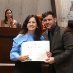 RECONHECIMENTO - “Sinto-me honrada”, admitiu Betânia da Mata, diretora da Faculdade de Enfermagem da UPE. Foto: Nando Chiappetta