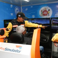 CONSCIENTIZAÇÃO - Evento também teve atividades educativas voltadas para adultos, como um simulador de embriaguez no volante. Foto: Roberto Soares